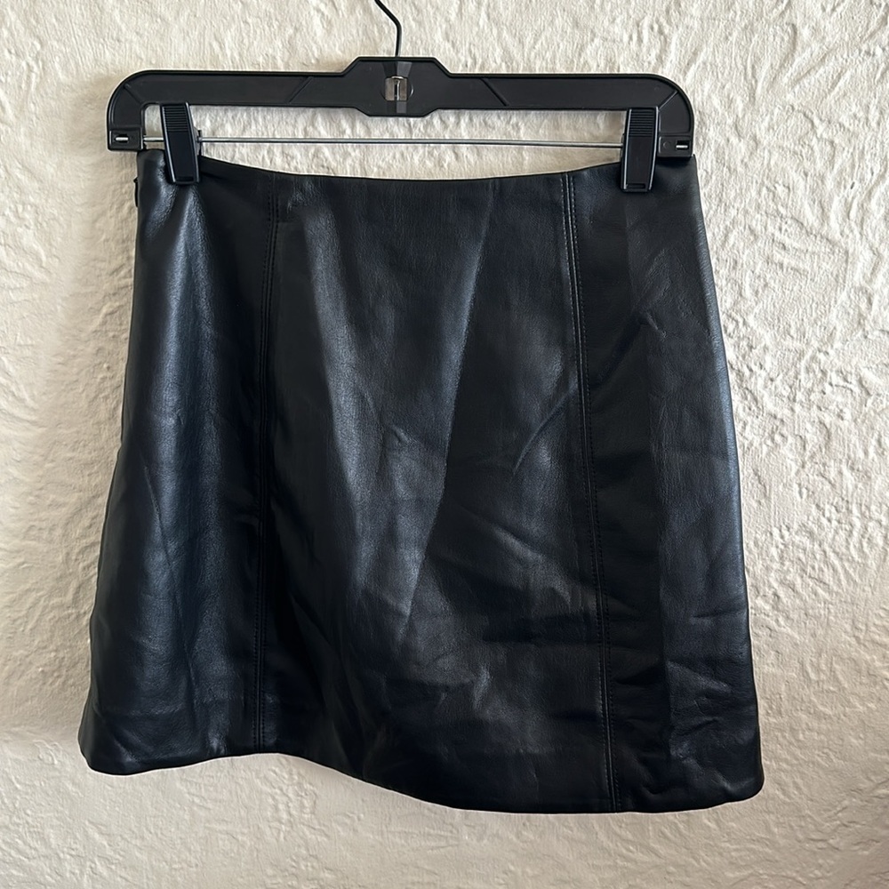 Aritzia Babaton Black Faux Leather Mini Skirt 4 - Picture 5 of 8